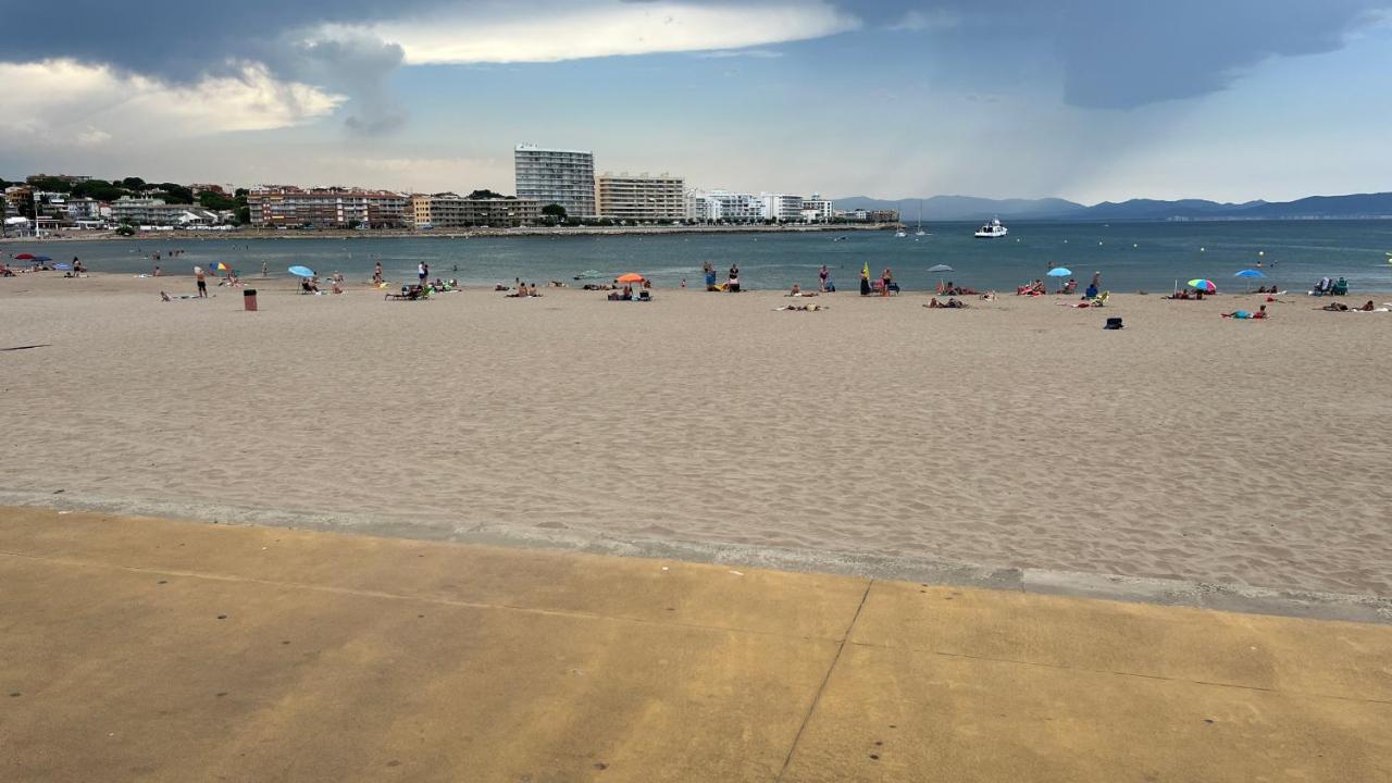 Apartamento en la playa. Free Parking. Free WiFi L' Escala Buitenkant foto