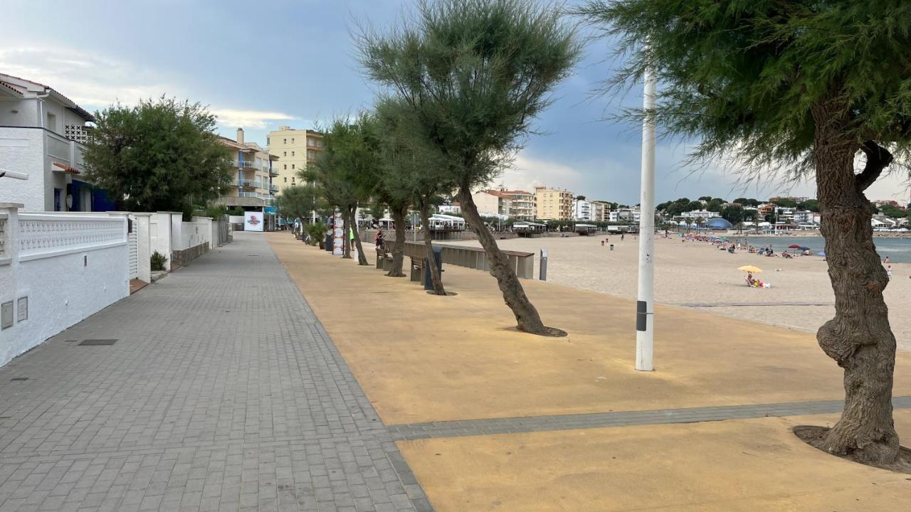 Apartamento en la playa. Free Parking. Free WiFi L' Escala Buitenkant foto
